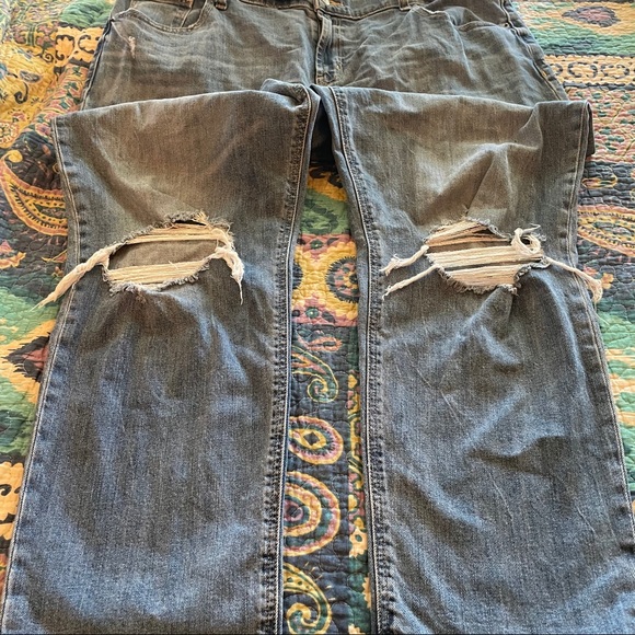 Old Navy Boyfriend Mid-Rise Ripped Jeans size 16 - Picture 9 of 9